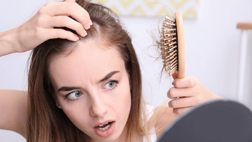 Rụng tóc nhiều ở nữ tuổi 20 Nguyên nhân và cách khắc phục