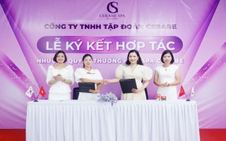 Tân giám đốc Lù Thị Bông ký kết nhận quyền thương hiệu Spa Cerabe