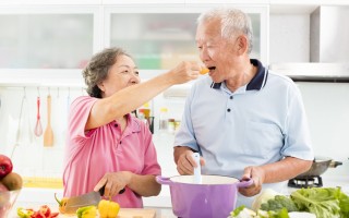 Chế độ dinh dưỡng cho người tuổi ngoài 60